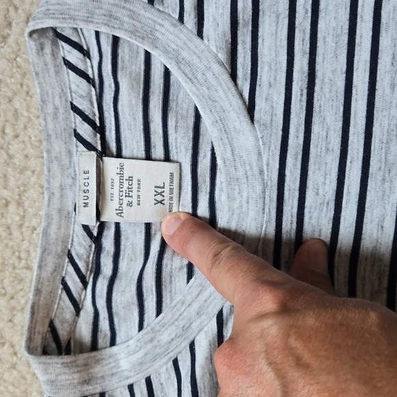 Abercrombie Long Sleeve - Picture 3 of 4